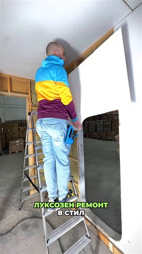 Луксозен ремонт в стил „Трите прасенца“ 🐷 Без гипсокартон. Без шпакловка. Без ленти. Само 3 мм фазер и един такер. Четвъртото прасенце вече не носи гипсокартон по стълбите. То казва: ТАК. И стената е готова. 3 мм лукс. 1 такер. 0 чакане на технологично време. Докато другите чакат да съхне втори слой, ти вече си приключил обекта. Вземи твоя 4 в 1 такер OX още сега: 👉 https://mana.bg/products/ox-pro-heavy-duty-staple-gun-4in1 #ТънкостиОтМАНА #funкостиОтМАНА