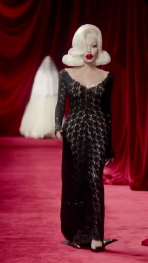 @balenciaga #AmandaLepore #pfw #parisfashionweek