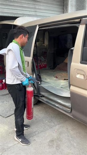 今天给兄弟们更新一下；灭火器的使用教程#灭火器使用方法 #消防安全知识科普 #灭火器存放注意事项 #消防安全人人有责 #灭火器回收