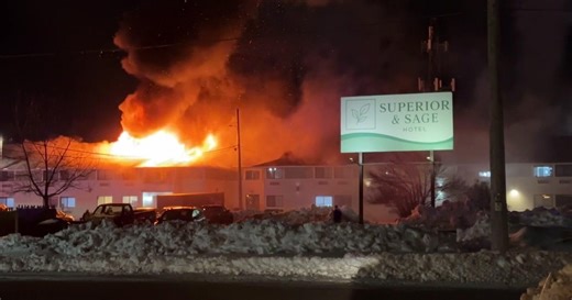 1 hurt in fire at hotel in Superior, Wisconsin