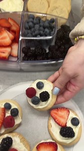 Need to take something on-the-go this summer? This Large Square Cool & Serve makes 'make and take' snacks like these Mini Fruit Pizzas super easy!🍓🫐 For a limited time, all our Cool & Serves are 20% off! Reach out to your consultant, or shop online! | Pampered Chef