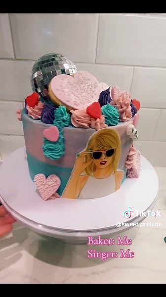 My first video here with @Taylor Swift cake! I am thr baker but i also happen to be the singer singing #cardigan by #taylorswift . . Still learning how to post and edit videos here, so bare with me! 💖 . . #cake #cakedecorating #singer #singing #baker #artist