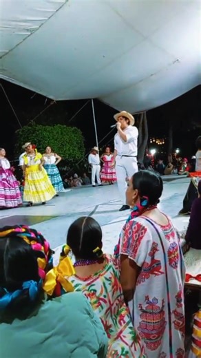 Pinotepa eres la reina, bien lo dice la canción... #texcoco #pinotepanacional #danza #guelaguetza #itanuni🌸🌽
