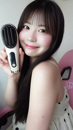 【綺麗なストレートヘアの作り方🌟】 3分で自慢したくなる「サロン美髪」に⁉️🥺 llano(ラノ)のヒートブラシ @llano 30秒で急速に100℃まで加熱されるんだってすごいよねほんと。Amazoで「llano ヒートブラシ」と検索すれば購入しやすいよ〜🌟 #P#PRl#llanoラ#ラノ#ヒ#ヒートブラシ#ヘアケア