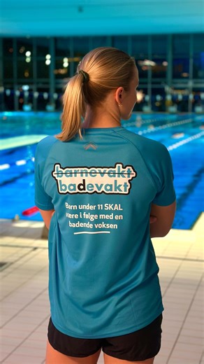 🛟 Badevakt – ikke barnevakt 🛟 I uke 4 og 5 er Aquarama med på en felles, nasjonal sikkerhetskampanje sammen med Badelandene. Budskapet er enkelt – og viktig: 👶 Barn under 11 år skal alltid være i følge med en badende voksen. Dette handler om sikkerhet. Selv svømmedyktige barn kan havne i uforutsette situasjoner i vann, og det kan skje raskere enn man tror. Våre badevakter passer på – men de kan ikke erstatte voksne som følger barna sine i bassenget. Derfor møter du kampanjen hos oss i badet, 
