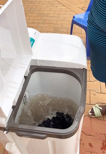 How to Rinse with a Twin Tub Washing Machine