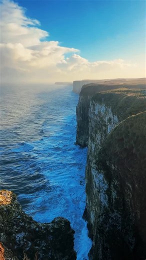 🎉 Happy New Year from all of us at Bempton Cliffs! 🥳 A huge thank you to our incredible volunteers – your dedication makes everything we do possible. Here’s to another amazing season filled with seabirds, stunning views, and unforgettable moments! 🌊🐦🦉🌈 📽 2025 Highlights Recap – Ellen Leach @ellenpaigeleach #BemptonCliffs #RSPB #RSPBBempton #EastYorkshire #Yorkshire #Seabirds #Gannet #Razorbill #Guillemot #Puffin #2025Recap | RSPB Bempton Cliffs
