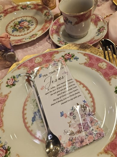 Today we spent a beautiful, soul-filling time at Templo Calvario’s annual tea party, Walking in the Fullness of Christ. 🤍 It was also so special spending this time surrounded by family and friends, sharing such a meaningful and spiritual experience together. ✨ I walked in with gratitude, and I walked out feeling renewed, covered in His peace, and closer to God 🙏 Sometimes all you need is a moment like this… to pause, to feel, and to give yourself completely to Him. Amazing job with such a beau