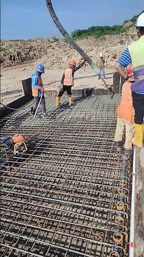 Pouring approach slab, structure part of bridge structure