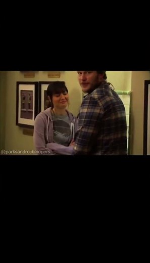 Random Extra BREAKS Aubrey Plaza and Chris Pratt In HILARIOUS Parks & Recreation BLOOPER!