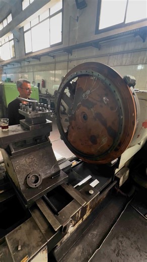 32K views · 442 reactions | Centering the workpiece on the lathe using a dial indicator ✅ #manualmachinist #machining #turning | مصنع الجندى للصناعات المتطورة-El Gendy for Advanced Industries | Facebook