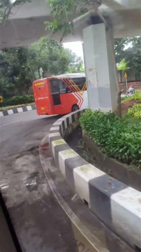 Busway jalan dibelokan tajam #busway #jalan #shorts