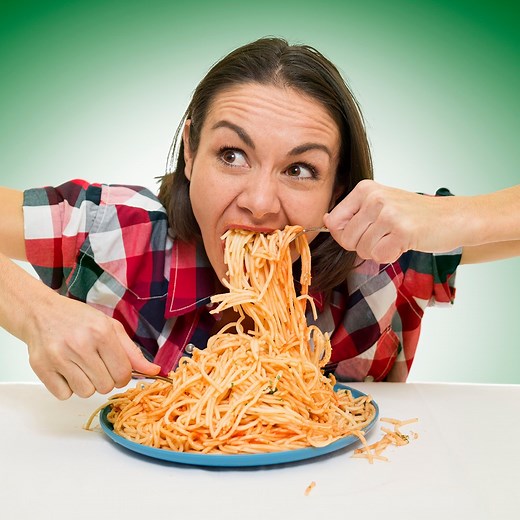 Happy National Pasta Day 🍝 The fastest time to eat a bowl of pasta is 26.69 sec, achieved by speed eater Michelle Lesco from Arizona, USA | Guinness World Records