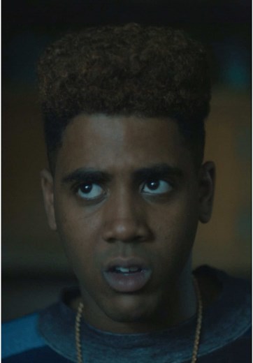 When you were never the child they wanted This scene from When They See Us is one of the most gut-wrenching of the entire series. Korey (Jharrel Jerome), caught between two people he loves – his mother Deloris (Niecy Nash) and his sister Marci (Isis King) – witnesses the kind of pain that goes unspoken in most stories: the violence of rejection from within a family. It’s a scene charged with so many truths at once. About identity, generational trauma, and the deep cruelty of conditional love. Th