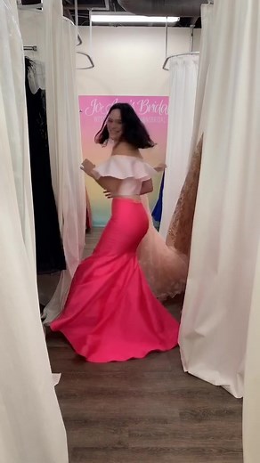 Running into prom like...#whatsyourstuf #prom2020 #peaceloveprom #borntoglow #foryoupage #fyp #prom #foru