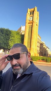 Beyrouth, véritable carrefour des cultures, mêlant traditions anciennes et modernité dynamique. Beyrouth, résiliante et forte, se relevant de chacune des épreuves qui ont fait son histoire. Beyrouth, ses cafés animés, ses marchés colorés et ses plages ensoleillées, attirant des visiteurs du monde entier. Beyrouth, capitale du Liban, et surtout symbole de la diversité libanaise, réunissant différentes confessions et communautés… Avec sa capacité à susciter l’Espoir, Beyrouth reste vivante, vibran