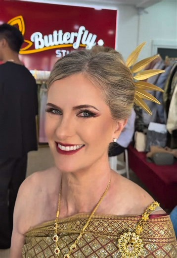 Premium makeup by Butterfly studio 🦋💗 Thai traditional costume rental service, professional makeup and photography services.💄📸 Text me now for booking and more details 📲 #watarun #wataruntemple #郑王庙 #郑王庙🇹🇭 #วัดอรุณราชวรารามราชวรมหาวิหาร