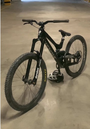 Slope dh demo 8 #dh#slope#clean#demo8#bike#edi †#slopeduro#specialised#specialize d @. @inco.on.tues @s_acha_dh @Specialized Bicycles