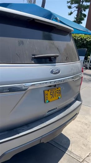 ICE makes disgusting arrests at a car wash and take away two elderly employees! | VoteBlue