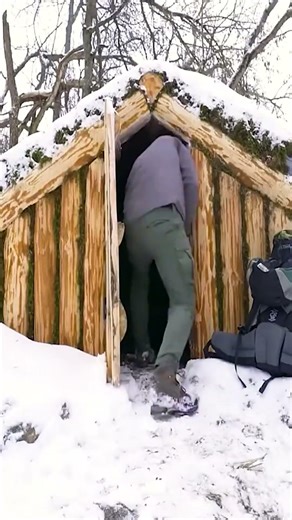 Building an angler's dugout on a remote island is what I am doing with a primitive saw
