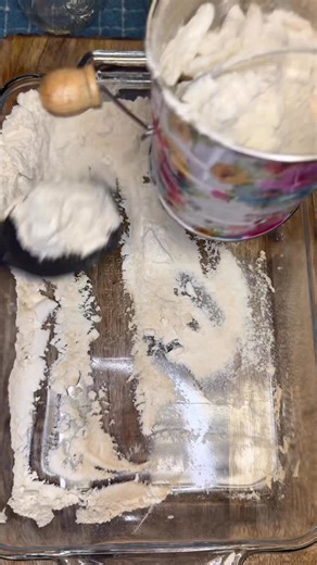 Well since I had so many questions on the Oven Method of Dry Roux here y’all go😉 enjoy🙏🏽 #roux #easyrecipe #flour #Louisiana #gumboweather #easy | Hymel’s Kajun Kitchen