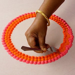Simple Rangoli Designs using Fork Spoon I used Fork Spoon Spread dots in Rangoli, Given Details using easily avilable things like Sketch pen, Glue Bottle and Colour powder. #rangoli #Simplerangoli #rangolibyjayanthig #satisfyingvideo #satisfying #relaxingvideo #relaxing #Hobbyideas #Easyrangoli #jayanthig #mandala | Simple Rangoli
