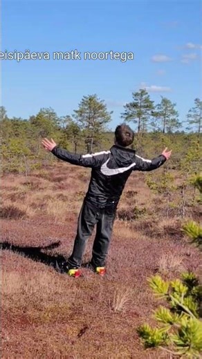 Räätsad ja palju naeru – noored Viru rabas