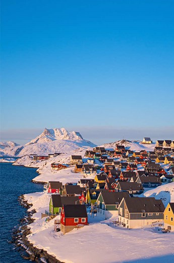 Aurora Borealis: A Night in Greenland