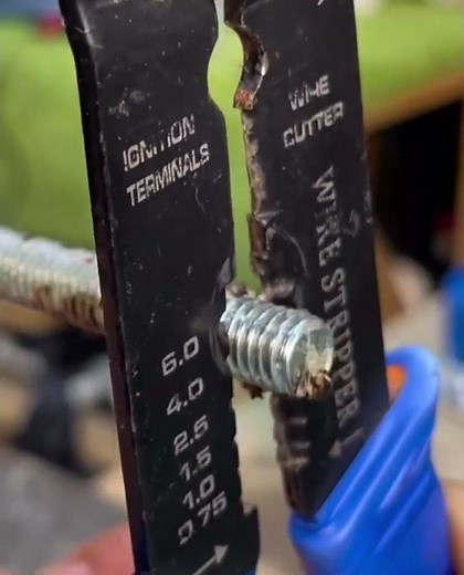 QuickTrick to clean a bolt with your wire strippers