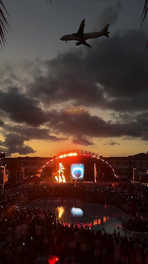 Literally the most insane thing ever ✈️ @David Guetta #davidguetta #ushuaiaibiza #ibiza2023 #ibiza