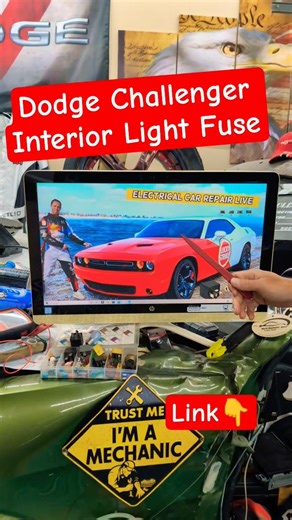 Dodge Challenger⚒️ Interior Dome Light Fuse👉#dodge #challenger #mopar #fix #howto #easy #diy #video