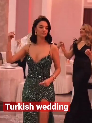 Turkish wedding vibes are UNMATCHED 🔥Look how this gown glows in the lively celebration—perfect for Turkish bridal style! BYG Wedding Dress Factory (direct factory):💎 Luxe fabrics intricate details (fits traditional-modern Turkish weddings)📦 Bulk orders flexible customization💰 Factory-direct pricing (for wholesalers/retailers) If you’re a bridal business targeting Turkish/Med markets → DM us!Tag a bridal shop owner who needs this 👇 #TurkishWedding #BridalFactory #WeddingDressSupplier #BYGBr