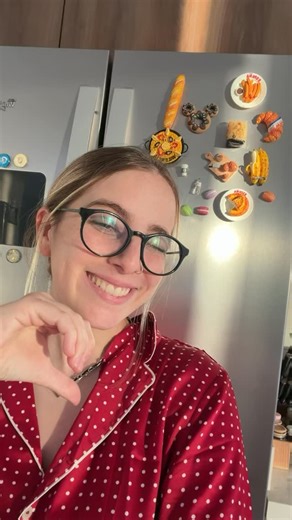 Ailin Tokman - Recetas Faciles ✨ on Instagram: "Tengo una nueva obsesión y sí… es hacer mis propios imanes para la heladera 🧲🥑 . Me compré porcelana fría y todas las herramientas y me metí de lleno. Así salió mi primer imán con forma de palta 😅✨ . Obvio que ya veo mil cosas para mejorar (perfeccionista siempre), pero para ser la primera vez estoy bastante orgullosa. Me divierte un montón hacerlo y siento que se viene colección entera. . ¿Qué dicen? ¿Les gusta? ¿Algún tip de quienes ya hiciero