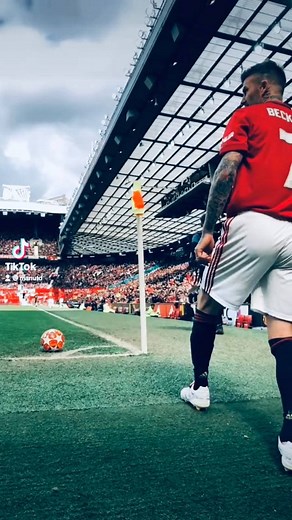 Bend it like Becks 💫 😍 David Beckham #UnitedOnTikTok | Manchester United
