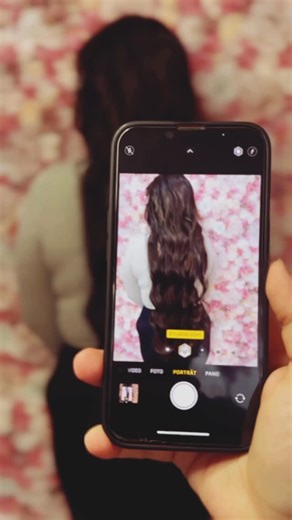 BeautyBAR Bedburg on Instagram: "Long Hair Love ❤️ ✨ 80 cm pure Verwandlung ✨ Hier durften wir traumhafte 80 cm lange Extensions setzen – aus slawischem Echthaar, das sich besonders harmonisch an europäisches Haar anpasst. Das Ergebnis: ✔️ natürlich fallend ✔️ langlebig & robust ✔️ spürbar mehr Fülle, Länge & Selbstbewusstsein Denn schöne Haare sind nicht nur ein Look – sie verändern, wie man sich fühlt 🤍 Wären Echthaarextensions auch eine Option für Dich? #BedburgErft #FriseurBedburg #RheinErf