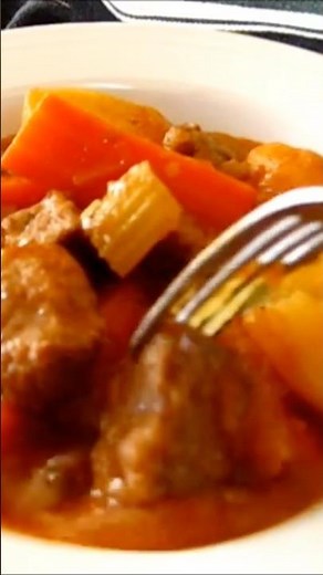Old-Fashioned TENDER BEEF STEW 😋 Comfort Food 😍 #food #cooking #beef #stew #recipe ￼