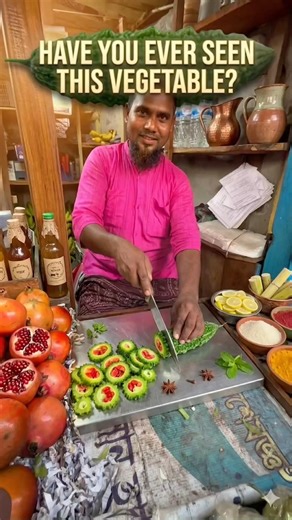 Experience the incredible precision of traditional vegetable cutting! 🔪✨#amazingskills #streetfood