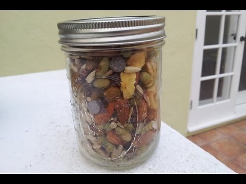 Simple + Healthy Vegan Snack: Trail Mix Recipe