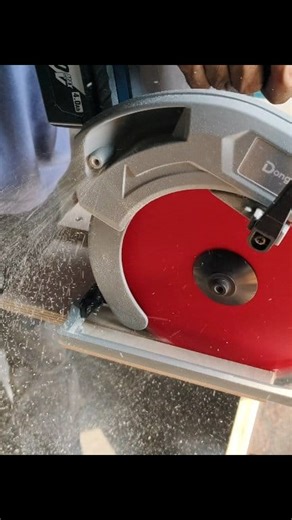 This is my easy way to cut precisely following the line #woodwork #carpenter #tipsandtrick #woodworking #woodworkingtips | Tris Woodworking
