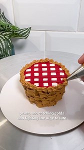 Mini picnic basket cupcakes are just the cutest! 🥰 | VT