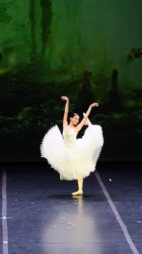 Η αγαπημένη μας Ελεονώρα πέτυχε την εισαγωγή της στην Εθνική Λυρική Σκηνή.#ballet #success #dancer