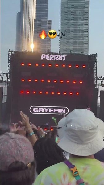 Calvin Harris + Rihanna x Virtual Riot - Touhou Riddim vs We Found Love LIVE at Lollapalooza Chicago