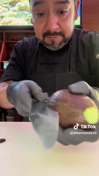 How to cut an avocado 🥑🥑🥑🥑🥑🥑🥑🥑 #tipsandtricks #avocado #cutting #tutorials #trending