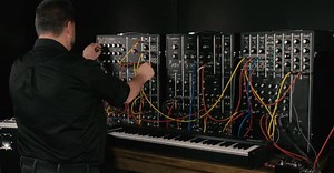 Moog Synthesizer IIIP Modular Synthesizer Hands-On Demo