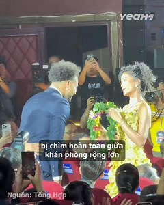 99K reactions · 179 shares | Trớ trêu Hoa hậu H'Hen Niê bị nữ MC "cấ.m chat" khi đang trao giải cho Nguyễn Xuân Son, cách đáp trả ngọt ngào của nàng hậu mới đáng chú ý #Y1A25 #YeaH1 #HHenNie #video | Yeah1 Music | Facebook