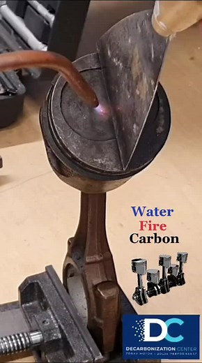 #Dekarbonizacija klipa motora H2/O2 gasom dobijenim iz vode...Engine piston #decarbonization using H2/O2 gas from water...