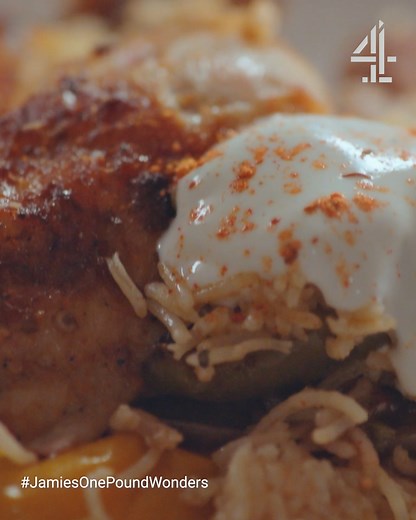 This chicken traybake comes in at under £1 per portion 👏👏👏 jamieol.com/CajunChickenTraybake | Jamie Oliver