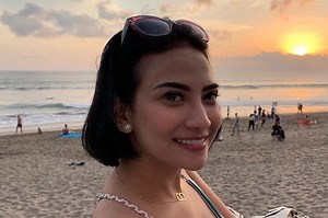 Lirik Lagu 'Indah Cintaku' - Vanessa Angel, Cintaku Tak Pernah Memandang Siapa Kamu - Sonora.id
