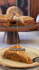 Συνταγή για την πιο εύκολη γλυκιά κολοκυθόπιτα! Φτιάξτην όσο υπάρχουν ακόμη κολοκύθες για να γεμίσει η κουζίνα σου υπέροχες φθινοπωρινές μυρωδιές. Προσοχή!!! Ένα κομμάτι δεν θα σου φτάσει 😄 Υλικά: • 600γρμ τριμμένη κολοκύθα • 1 πακέτο ζύμη κουρού (περιέχει 2 φύλλα) • 100γρμ ζάχαρη • 60γρμ φρυγανιά • 120γρμ τριμμένα καρύδια • 2 κ.σ. σουσάμι • 50γρμ σταφίδες • 50 γρ. σταφίδες • 1/2 κ.γ. κανέλα • 1/2 κ.γ. μοσχοκάρυδο • Λίγο βούτυρο • Μέλι Εκτέλεση: • Κόψε την κολοκύθα σε κομμάτια και μην αφαιρέσει