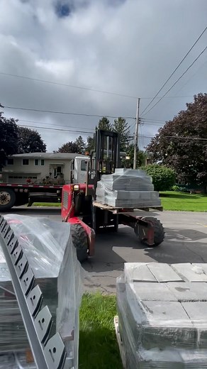 5.3K views · 25 reactions | @versa_lok_srws block delivery for a retaining wall project we’re working on 隣 #hardscapes #hardscapingbrotherhood #retainingwall #hardscapedesign #landscape #hardwork | CNY Turf | Facebook